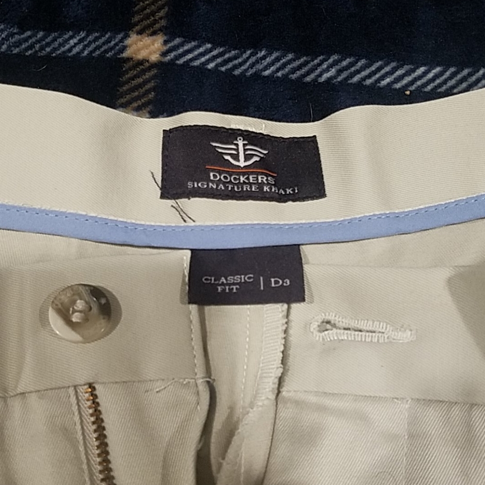 Dockers - Picture 4 of 7
